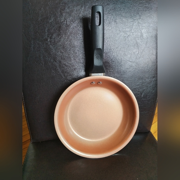 Non-Stick Copper Frying Pan with Black Handle - Picture 1 of 6